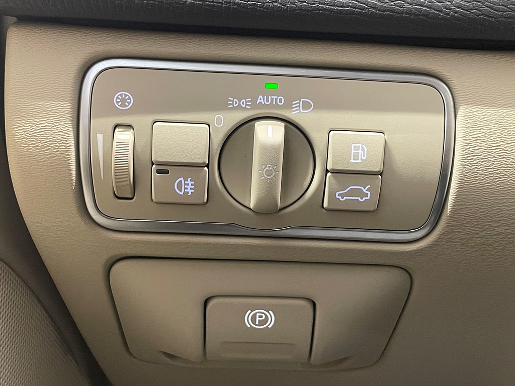 Bild på Momentum D4 190hk Aut AWD - B-KAMERA, NAVI