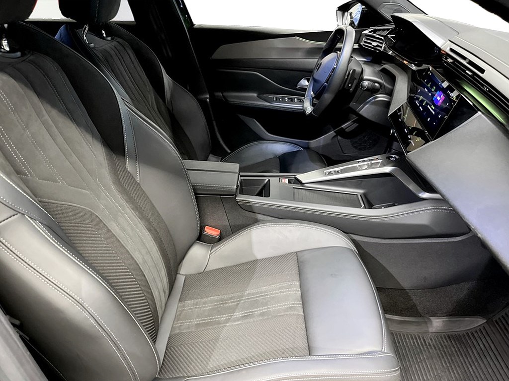 Bild på GT 5D 1.2 PT 130hk Aut - 360-KAMERA, CARPLAY