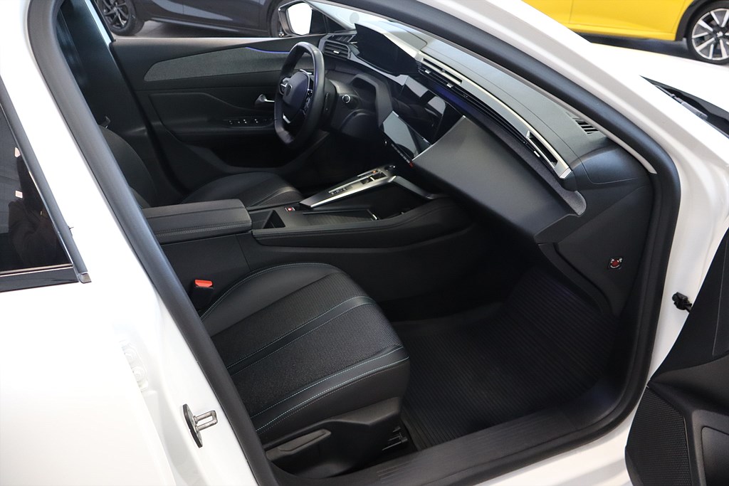 Bild på SW Allure Pack Hybrid 180hk Aut - B-KAMERA, CARPLAY, NAV