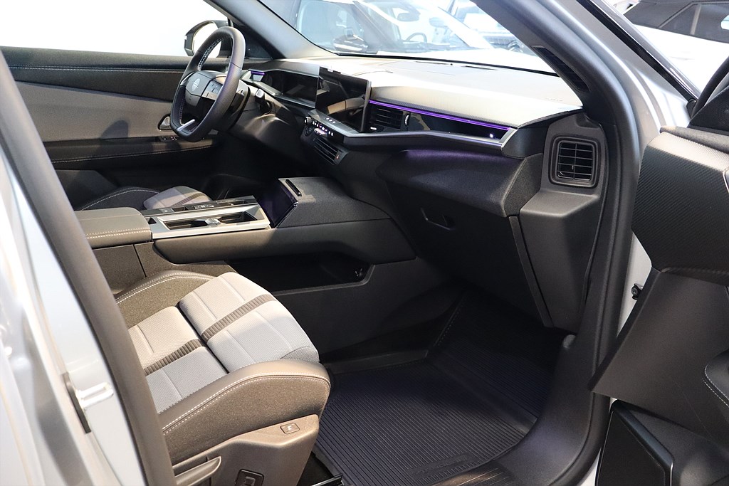 Bild på GS Hybrid 136hk Aut - B-KAMERA, CARPLAY