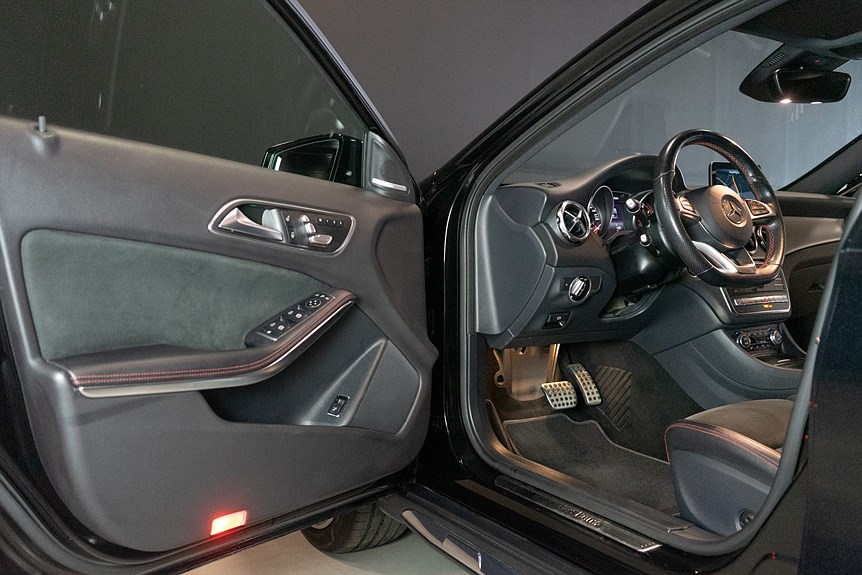 Mercedes-Benz GLA 250 4MATIC AMG 211hk