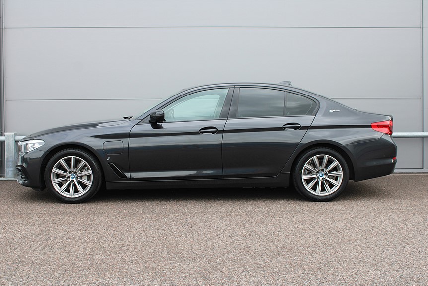 BMW 530e Sedan Sport Line Navi Hifi Backkamera