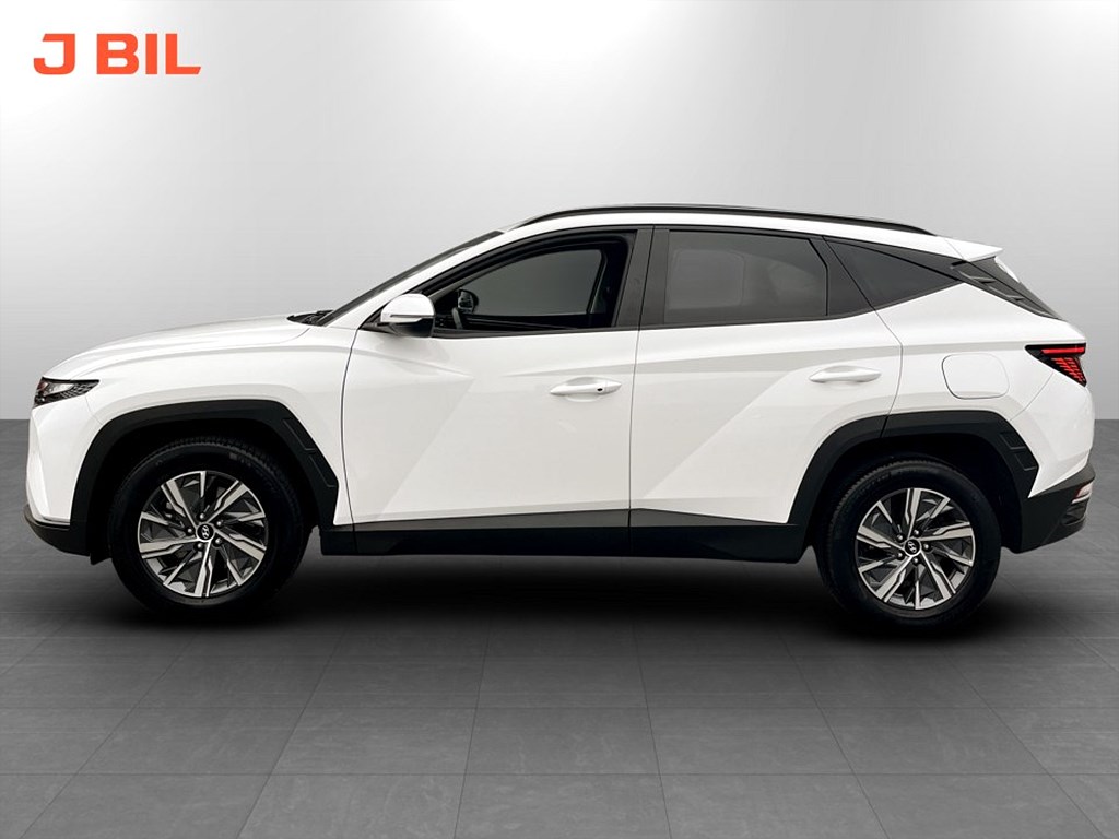 Bild på Essential Hybrid 230hk Aut - BACKKAMERA