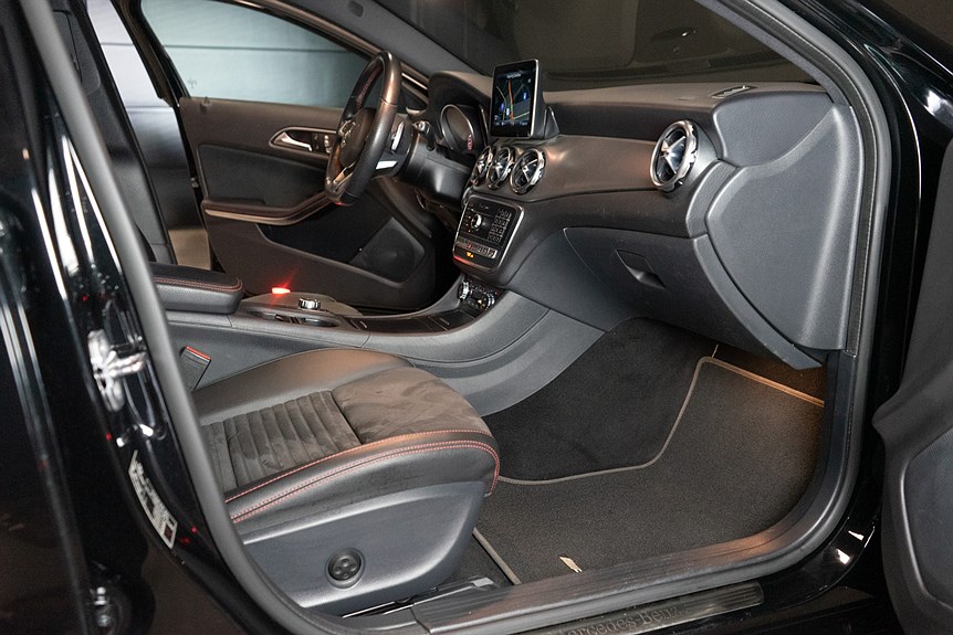 Mercedes-Benz GLA 250 4MATIC AMG 211hk