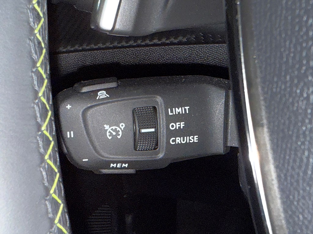 Bild på GT 1.2 PT 130hk Aut - B-KAMERA, NAV, CARPLAY