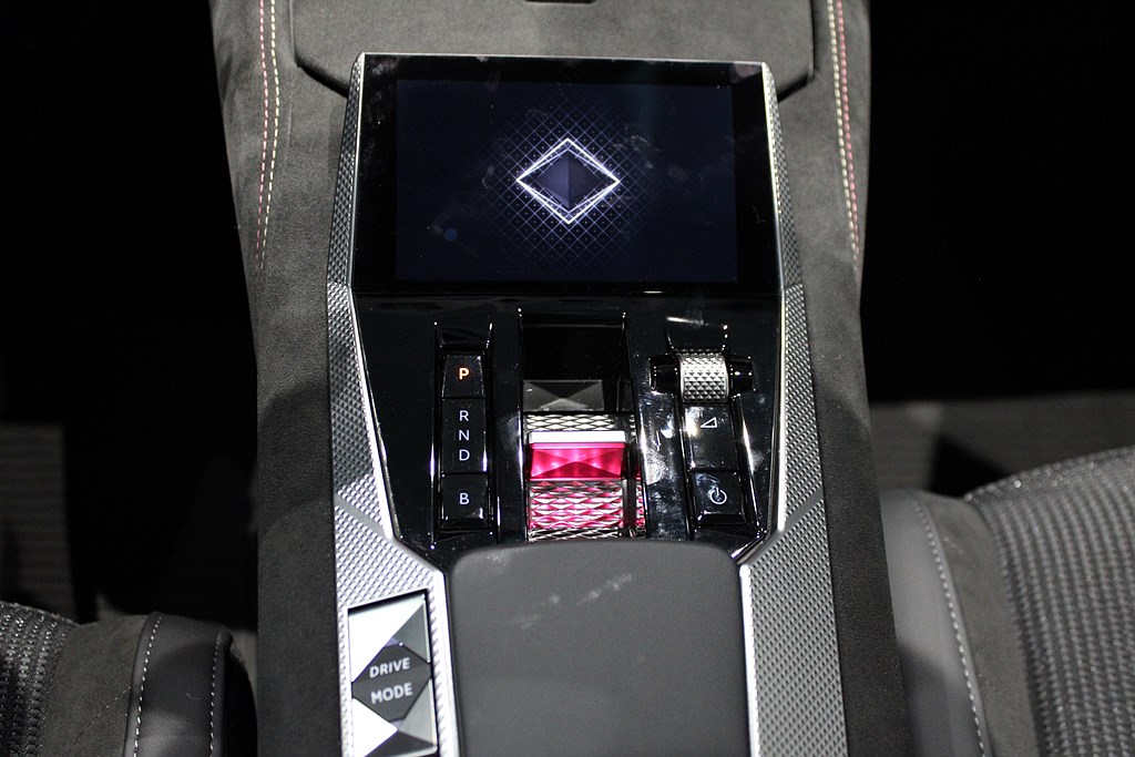 Bild på Performance Line E-Tense 225hk Aut - MOTORISERAD BAKLUCKA, B-KAMERA