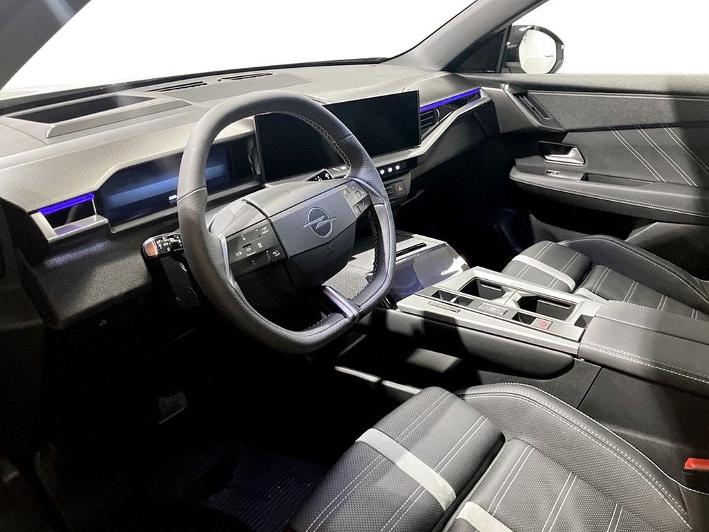 Bild på Ultimate GS Hybrid 136hk Aut - DEMO