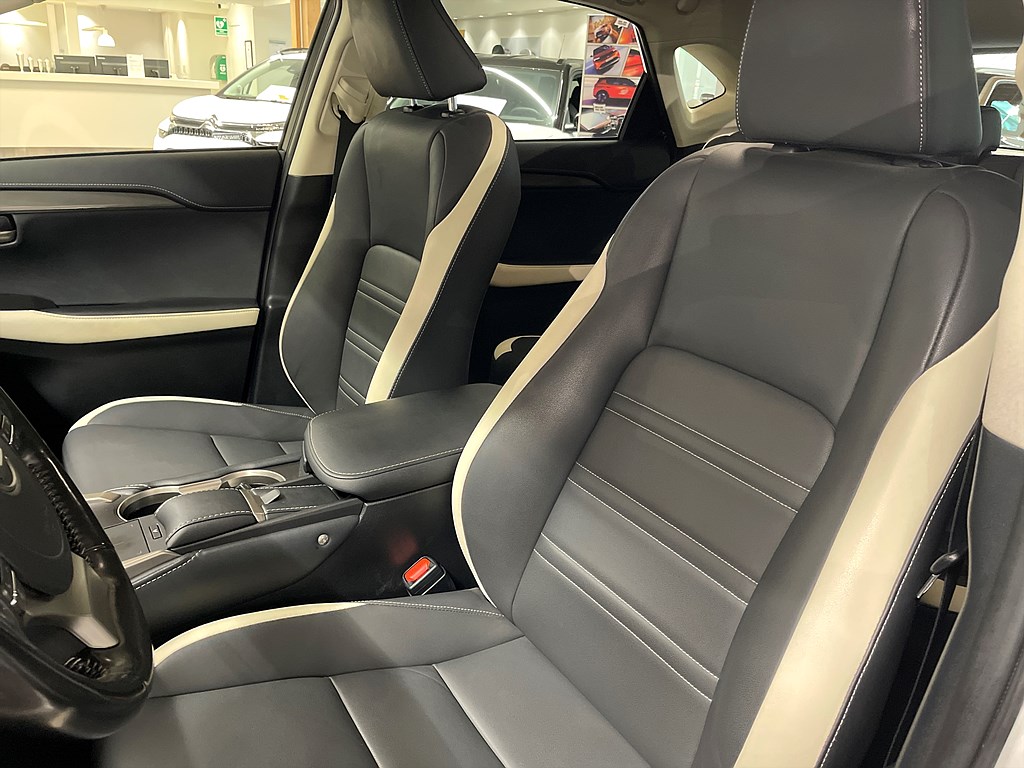 Bild på 300h AWD E-CVT Kyushi Edition 197hk Aut - NAV , BACKKAMERA