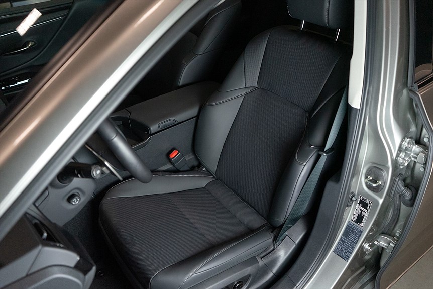 Lexus ES 300h 2.5 E-CVT Limited Edition 218hk