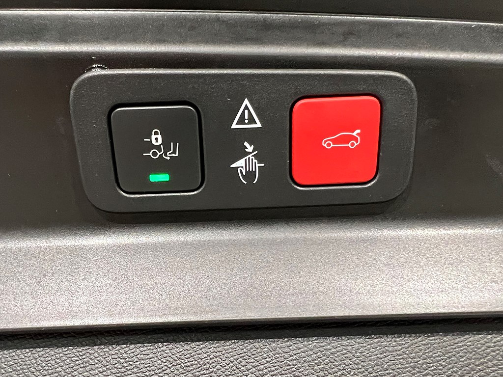Bild på GT Black Pack 1.2 PT 130hk Aut - NAV, CARPLAY, M-BAKLUCKA