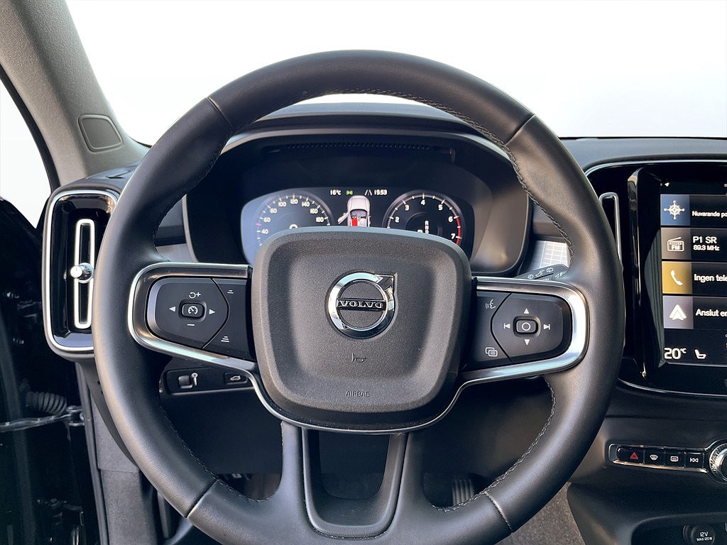 Bild på Momentum B4 197hk Aut - B-KAMERA, CARPLAY