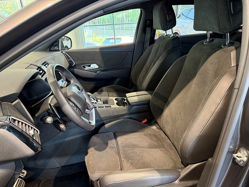 Bild på E-Tense Performance Business 300hk Aut 4x4 - BKAMERA,CARPLAY