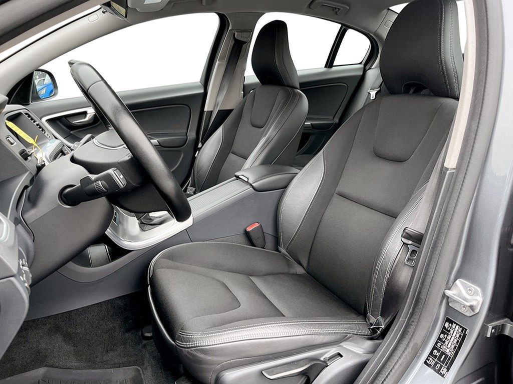 Bild på Momentum 190hk Aut - DRAG, BACKSENSORER