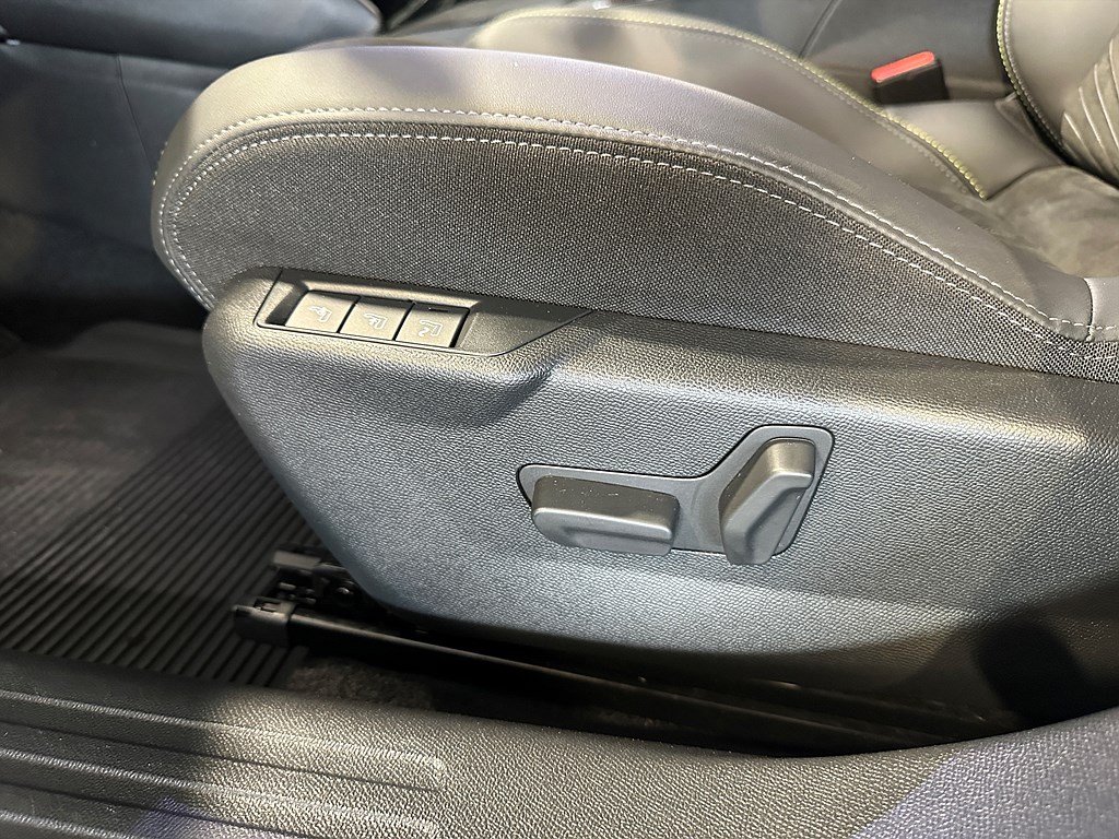 Bild på GT 1.2 PT 130hk Aut - B-KAMERA, NAV, CARPLAY