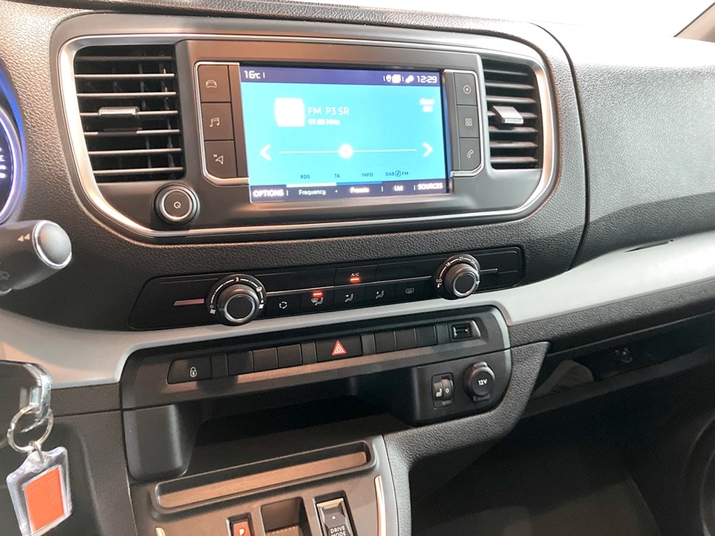 Bild på Feel 75kWh 136hk L3 - 9-SITS, B-KAMERA