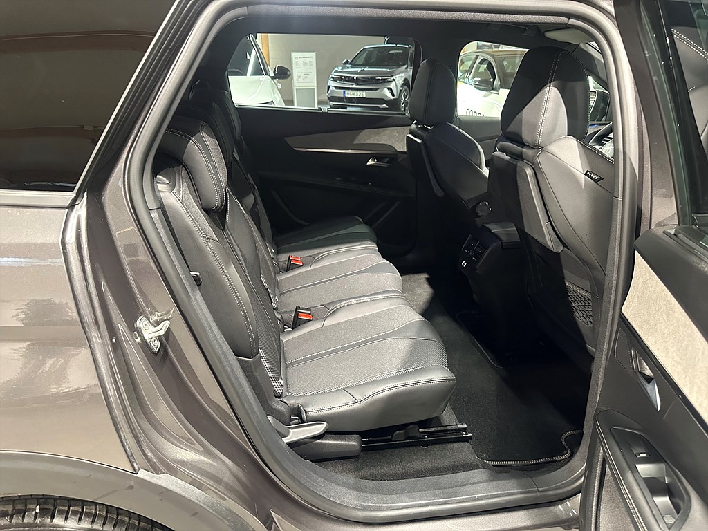 Bild på GT Black Pack 1.2 PT 130hk Aut - NAV, CARPLAY, MOTORISERAD BAKLUCKA