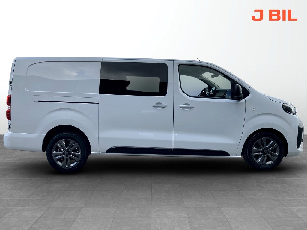 Bild på Crew Cab PLUS 180hk Aut L3 + DRAGKROK - DEMO