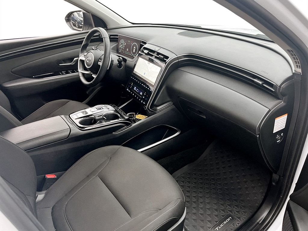 Bild på Essential Hybrid 230hk Aut - BACKKAMERA