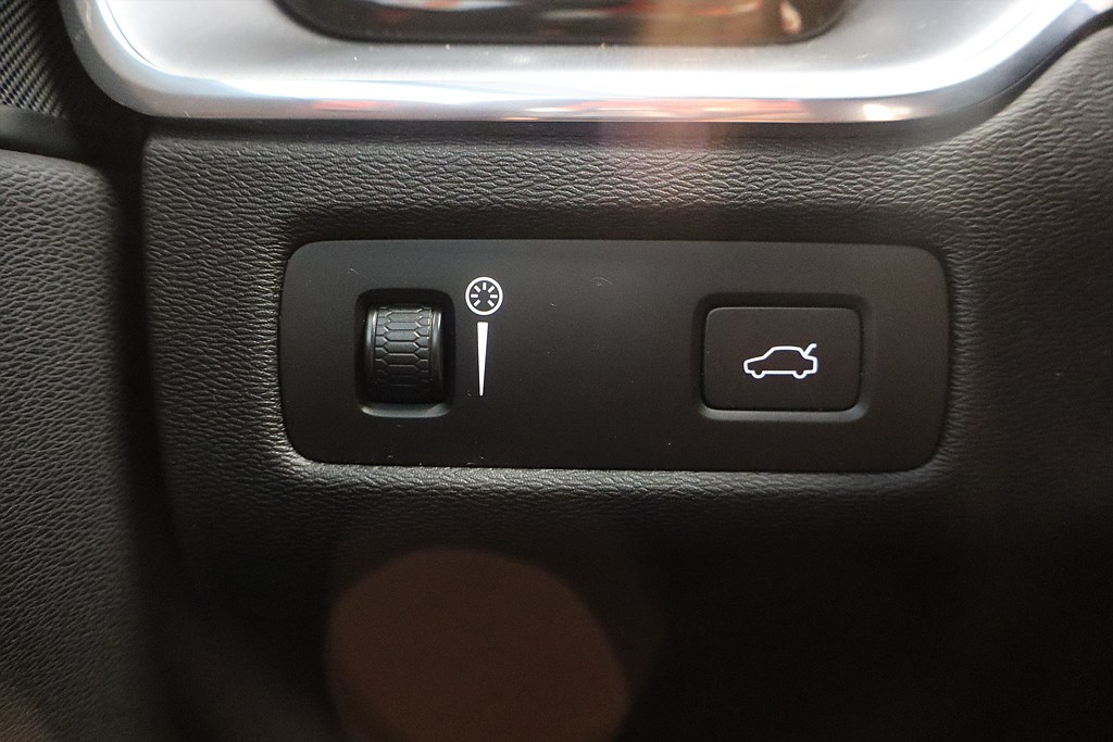 Bild på Momentum B4 197hk Aut AWD - B-KAMERA,CARPLAY