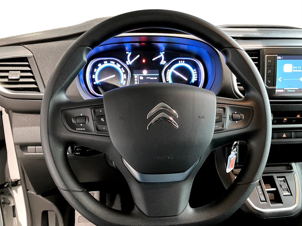 Bild på Feel 75kWh 136hk L3 - 9-SITS, B-KAMERA