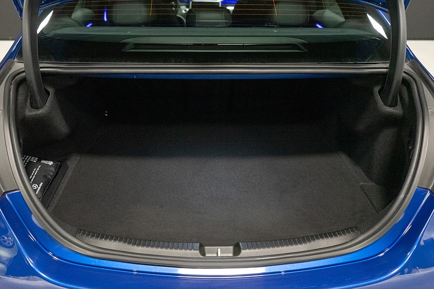 Mercedes C 300 e AMG Night Sedan 313hk