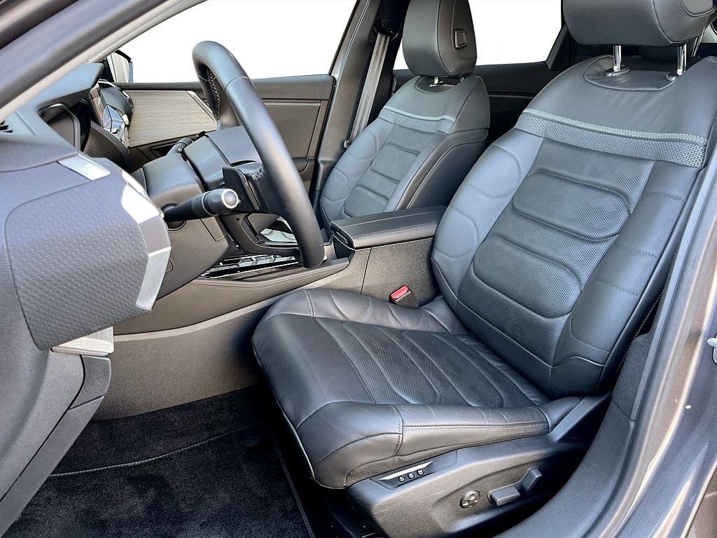 Bild på X Shine Hybrid 225hk Aut - B-KAMERA, RATTVÄRME