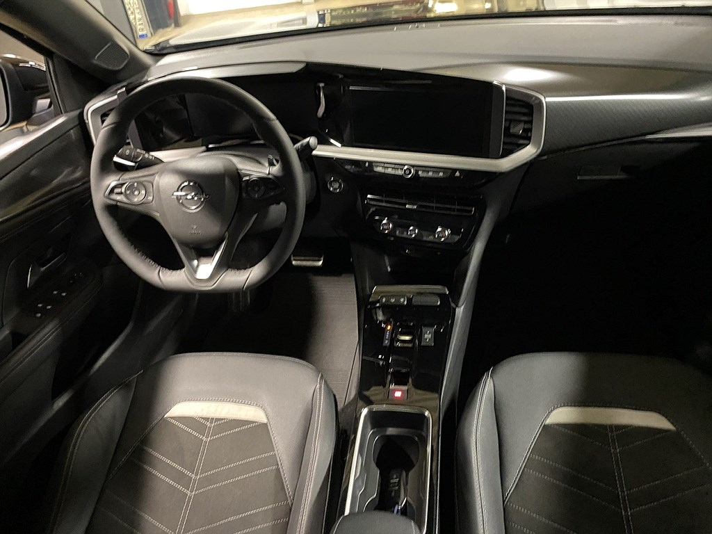 Bild på Ultimate 1.2 PT 130hk Aut - RATTVÄRME, CARPLAY