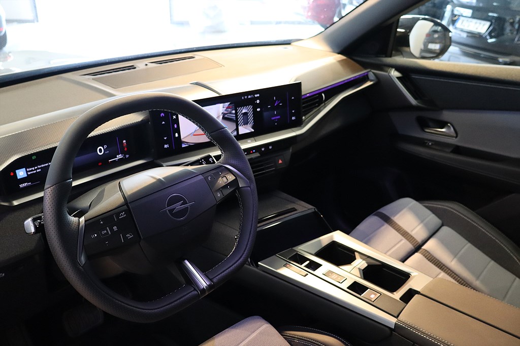 Bild på GS Hybrid 136hk Aut - B-KAMERA, CARPLAY