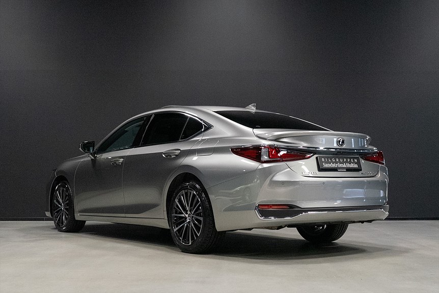 Lexus ES 300h 2.5 E-CVT Limited Edition 218hk