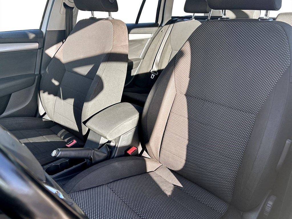 Bild på Kombi Ambition 1.6 TDI 105hk Aut - NYSERVAD, DRAG