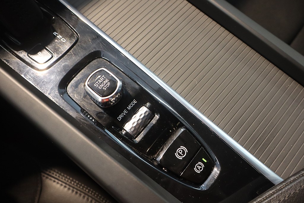 Bild på Momentum B4 197hk Aut AWD - B-KAMERA,CARPLAY