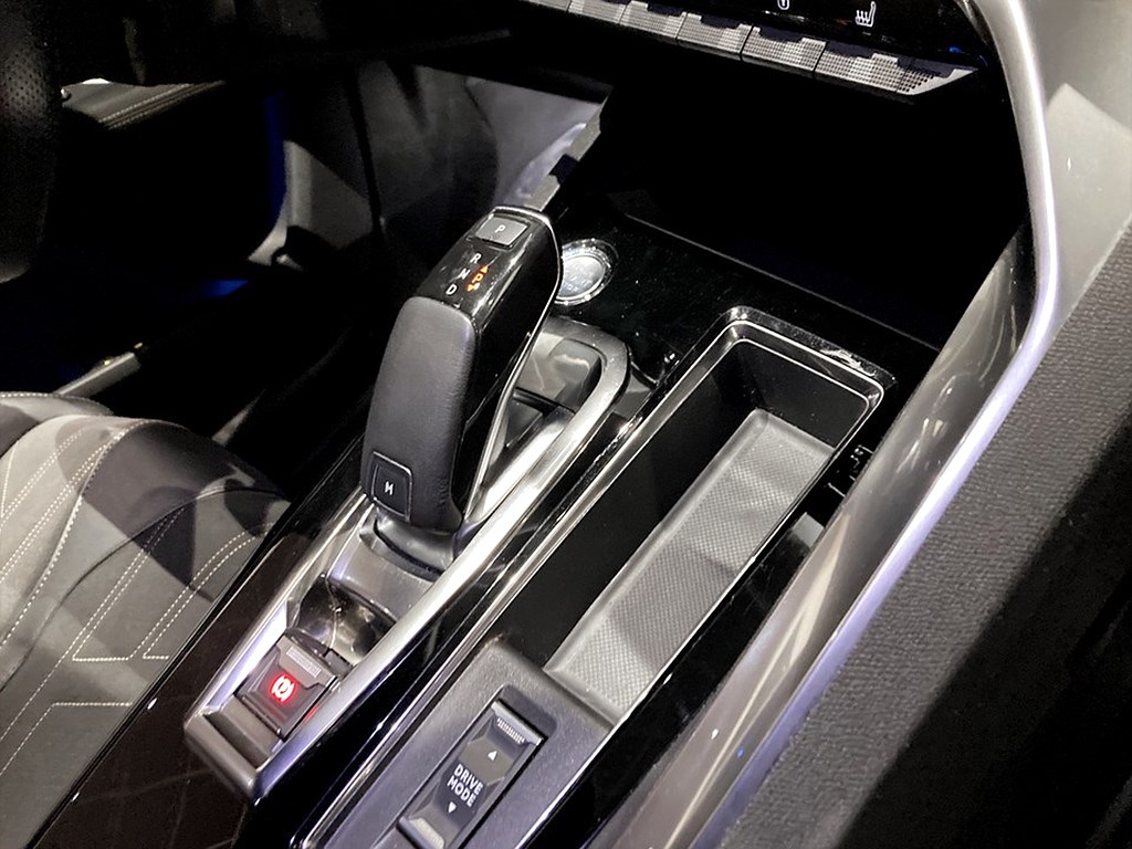 Bild på GT 1.2 PT 130hk Aut - B-KAMERA, CARPLAY