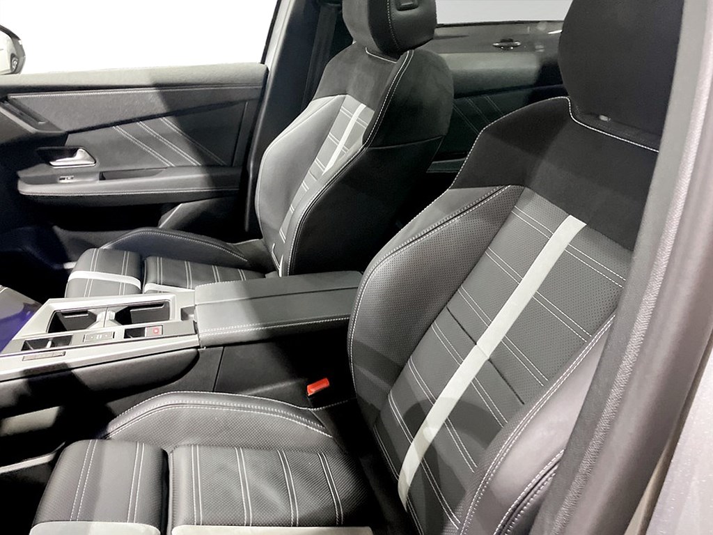 Bild på Ultimate GS Hybrid 136hk Aut - DEMO