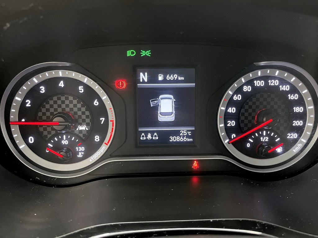 Bild på Essential 1.0 MPi 67hk Aut - CARPLAY