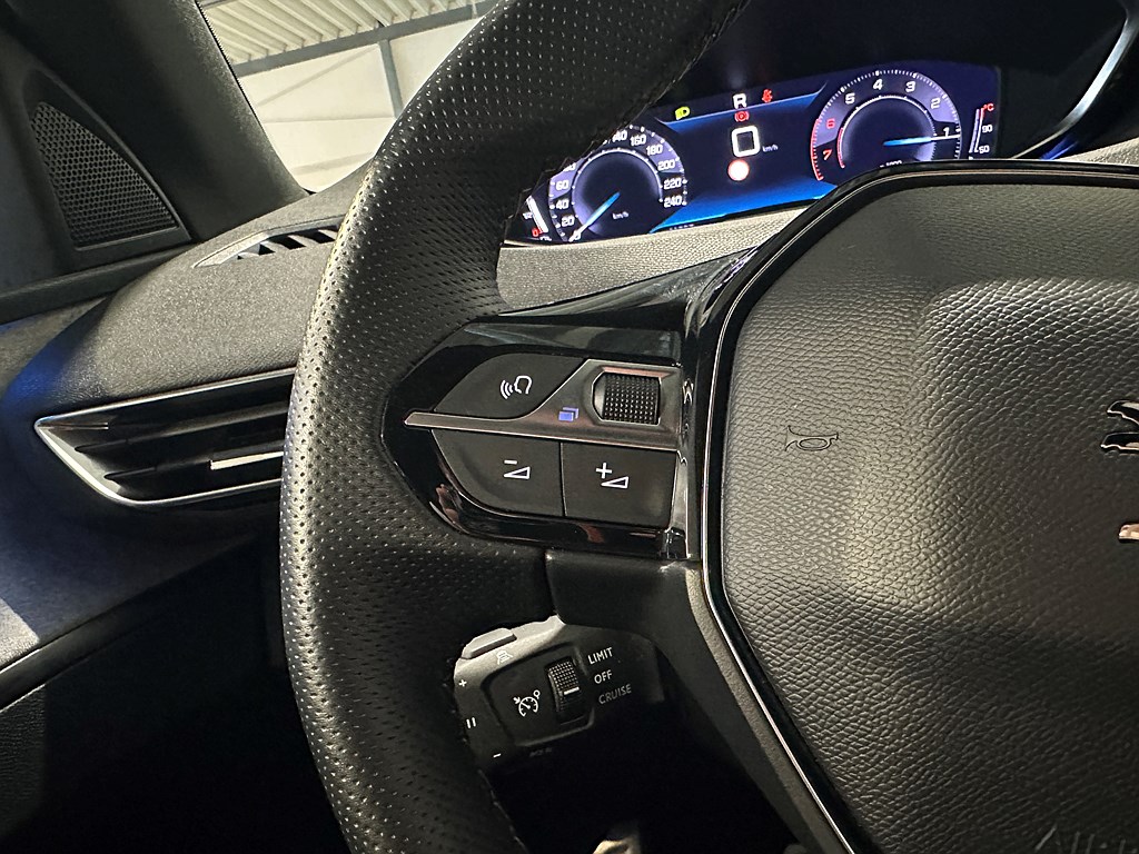 Bild på GT 1.2 PT 130hk Aut - B-KAMERA, CARPLAY