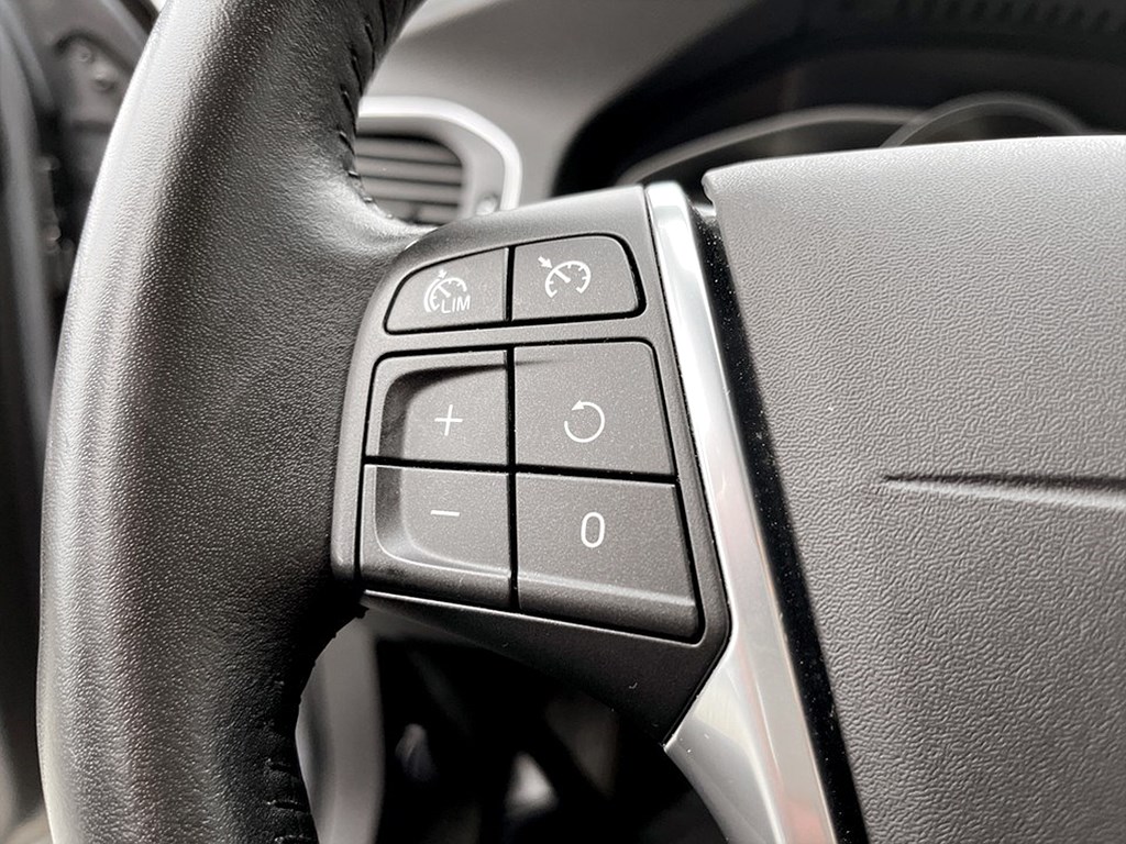 Bild på Momentum 190hk Aut - DRAG, BACKSENSORER