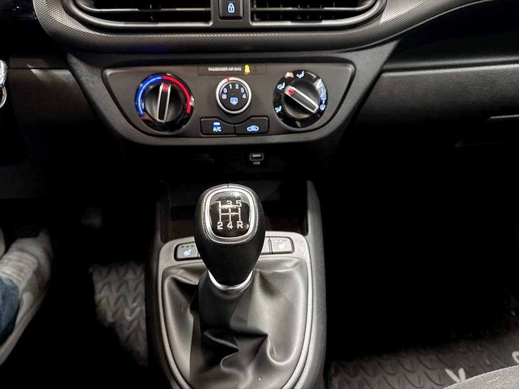 Bild på Essential N-Line 1.0 blue 67hk - CARPLAY, RATTVÄRME