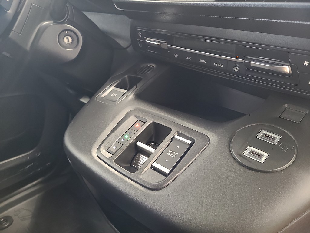 Bild på Crew Cab 1,5 BlueHDi 130hk Aut - OMGÅENDE LEVERANS!