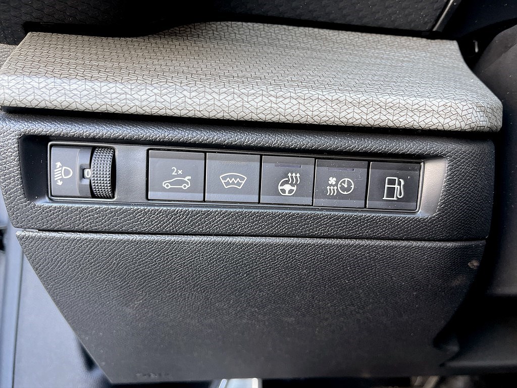 Bild på X Shine Hybrid 225hk Aut - B-KAMERA, RATTVÄRME