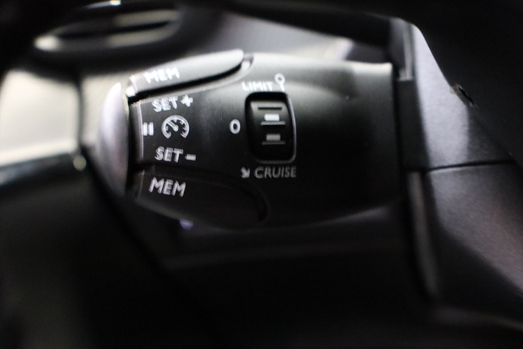 Bild på Allure Pack 50kWh 136hk ut - B-KAMERA, CARPLAY