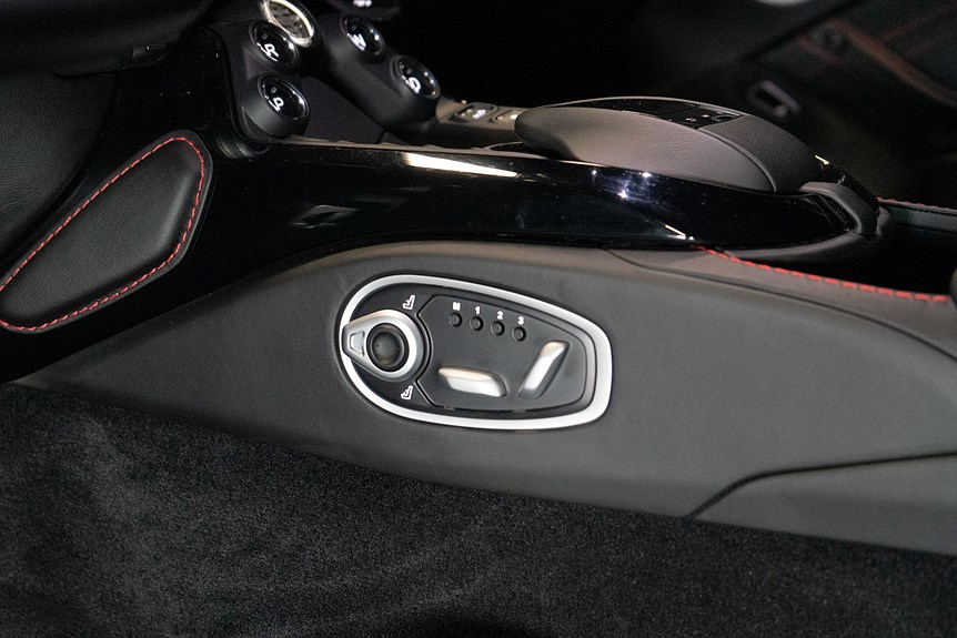 Aston Martin Vantage Coupé 4.0 V8 510hk