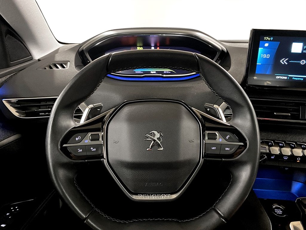 Bild på Allure Pack Hybrid4 300hk Aut 4WD - B-KAMERA, PANO