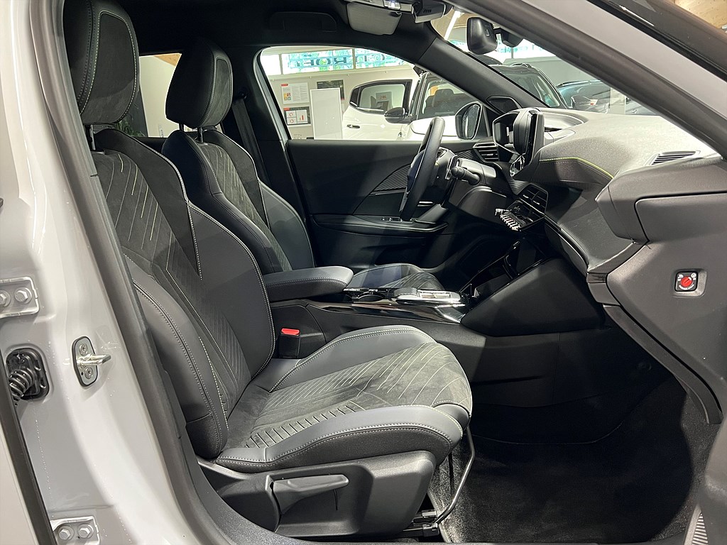 Bild på GT 1.2 PT 130hk Aut - NAV,CARPLAY,B-KAMERA