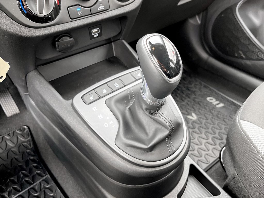 Bild på Essential 1.0 Blue 67hk Aut - CARPLAY, RATTVÄRME