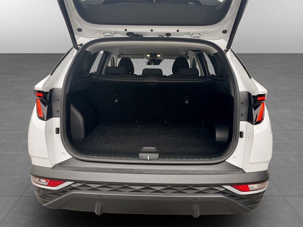 Bild på Essential Hybrid 230hk Aut - BACKKAMERA