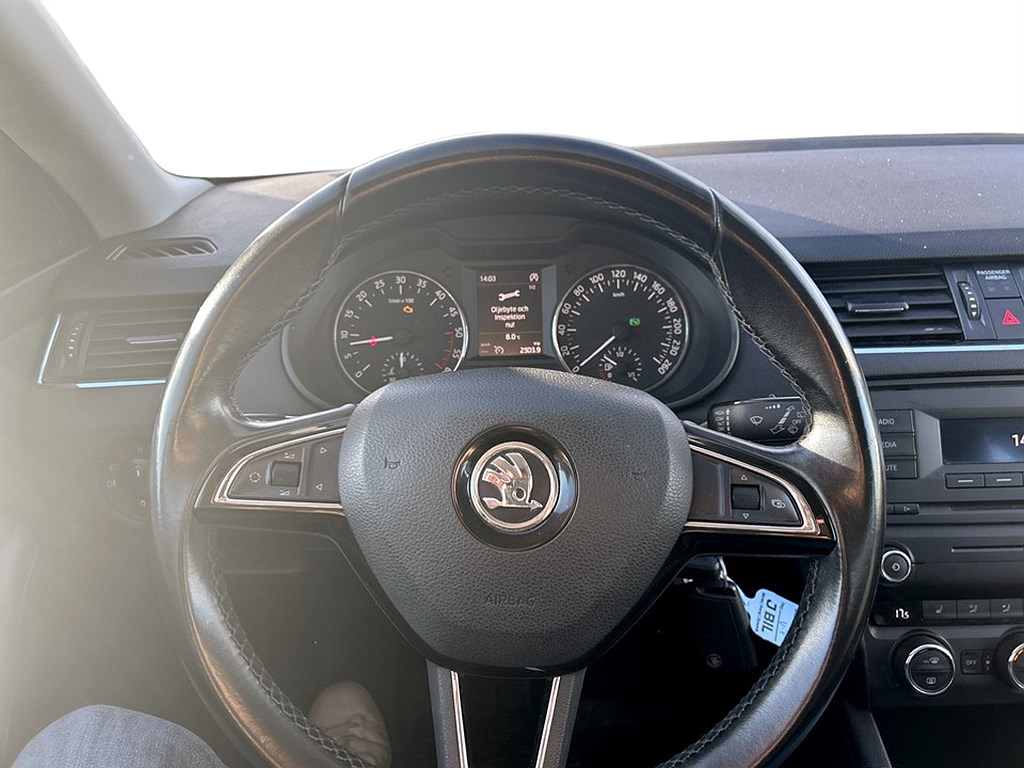 Bild på Kombi Ambition 1.6 TDI 105hk Aut - NYSERVAD, DRAG