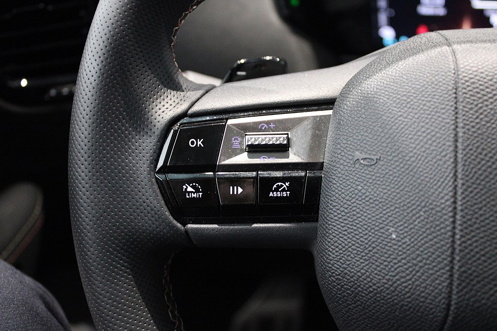 Bild på Performance Line E-Tense 225hk Aut - MOTORISERAD BAKLUCKA, B-KAMERA