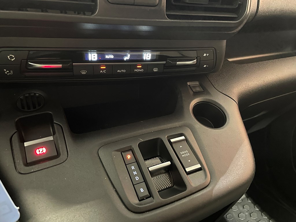 Bild på Business Cargo XL 50kWh 136hk Aut L2 - NAV, BACKSENSORER