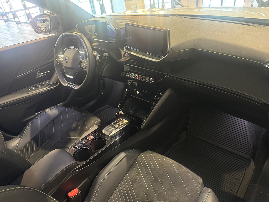 Bild på GT 1.2 PT 130hk Aut - B-KAMERA, CARPLAY