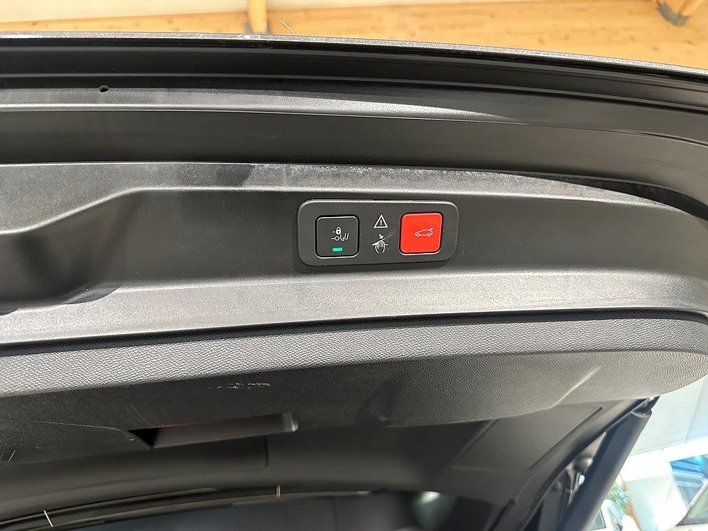 Bild på GT Black Pack 1.2 PT 130hk Aut - NAV, CARPLAY, MOTORISERAD BAKLUCKA